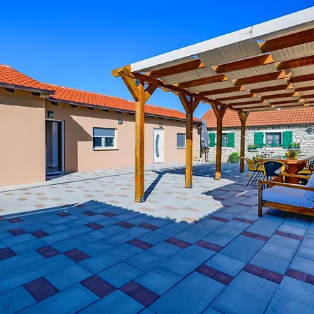 Dom wakacyjny Countryside - Pool - Big Terrace Benkovac