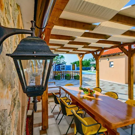 Holiday home Countryside - Pool - Big Terrace Benkovac