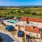 בית נופש Countryside - Pool - Big Terrace *