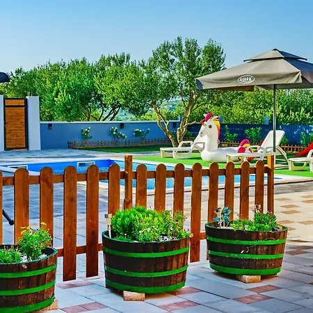 Holiday home Countryside - Pool - Big Terrace Benkovac