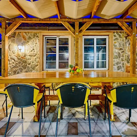 Holiday home Countryside - Pool - Big Terrace Benkovac
