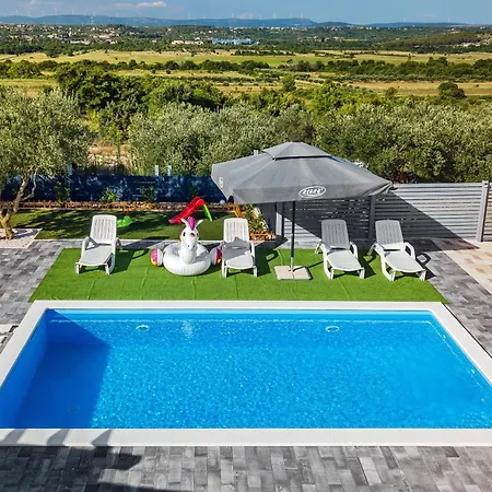Holiday home Countryside - Pool - Big Terrace Benkovac
